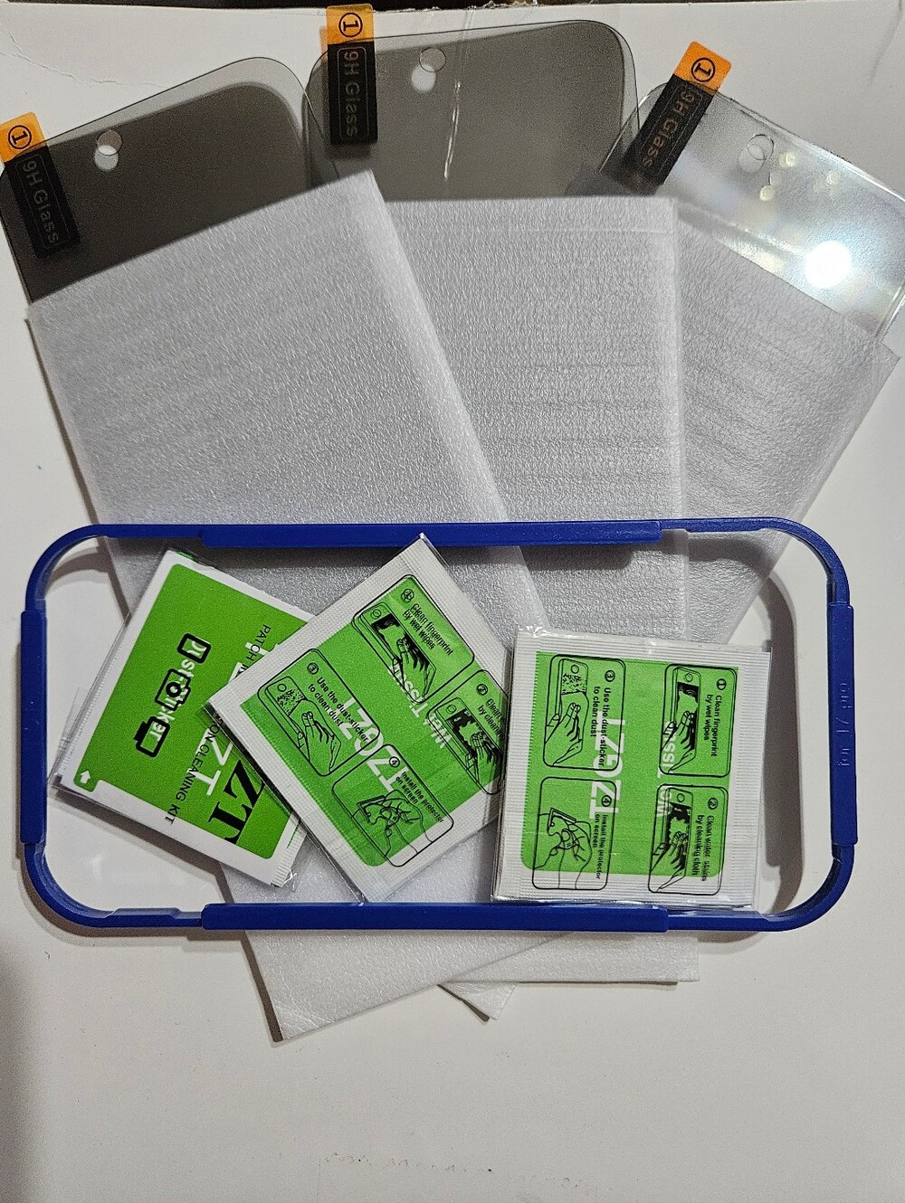 Iphone 17 Privacy Screen Protector Installation Kit with Cleaning Wipes